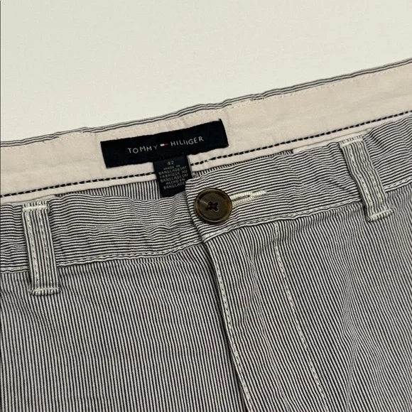 Tommy Hilfiger Light Gray Men's Flat Front‎ Shorts - Picture 2 of 7